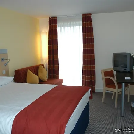 Express Dublin-airport By Ihg Otel 3*