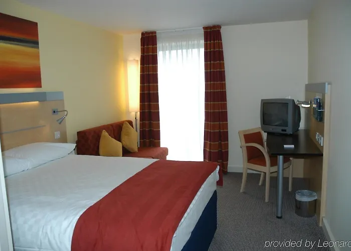 Express Dublin-airport By Ihg Otel 3*